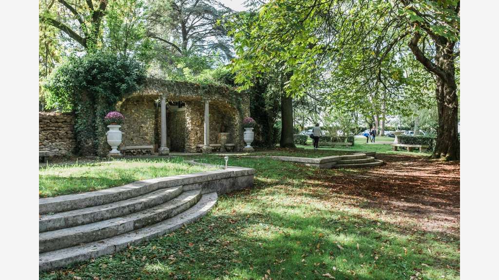 A VENDRE DOMAINE VALLEE DE CHEVREUSE