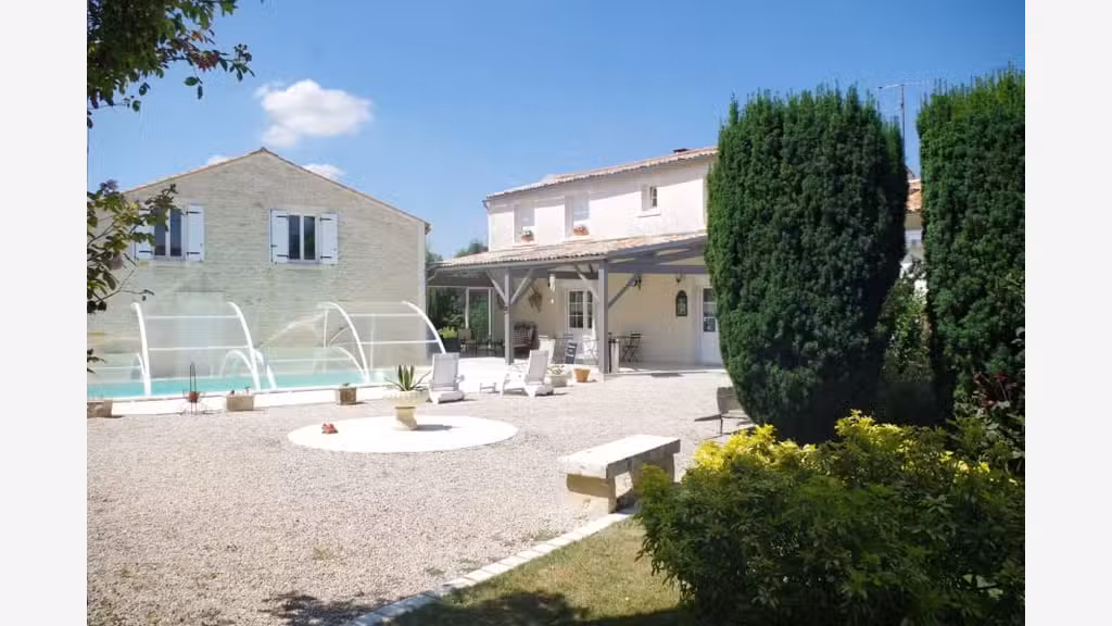 PROPRIÉTÉ TOURISTIQUE – MARAIS POITEVIN – 490 K€