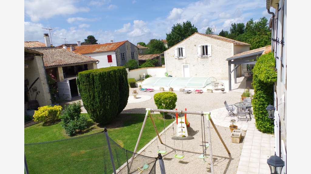 PROPRIÉTÉ TOURISTIQUE – MARAIS POITEVIN – 490 K€