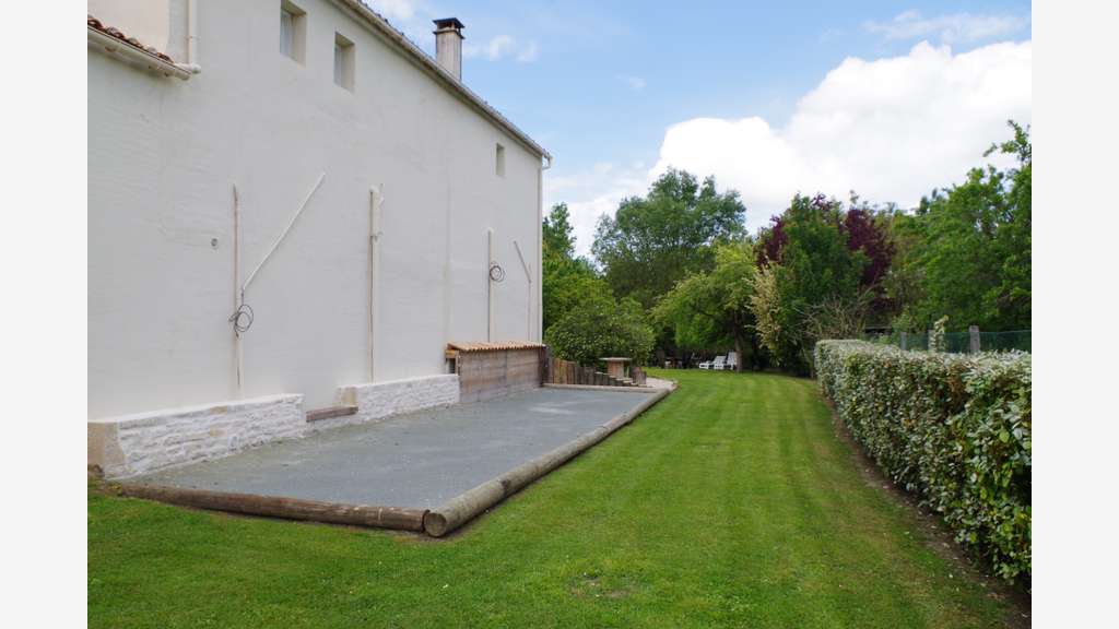 PROPRIÉTÉ TOURISTIQUE – MARAIS POITEVIN – 490 K€