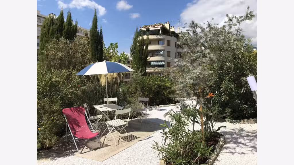 Villa divisée en 8 appartements meublés tourisme