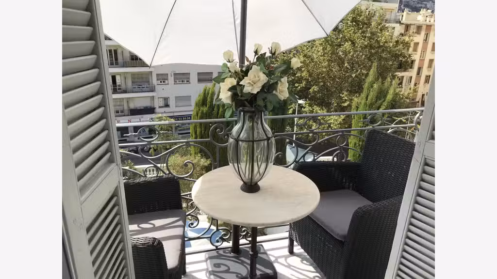 Villa divisée en 8 appartements meublés tourisme