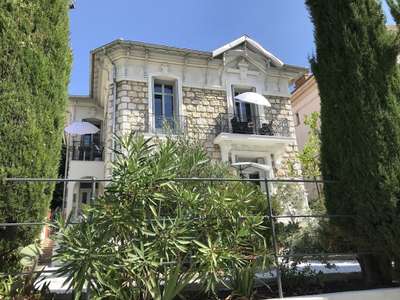 Villa divisée en 8 appartements meublés tourisme