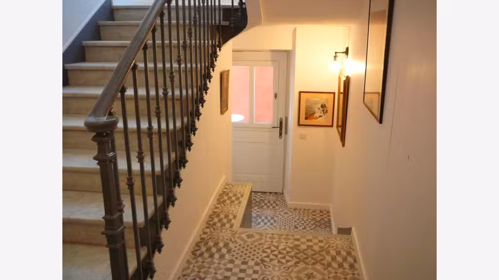 Villa divisée en 8 appartements meublés tourisme