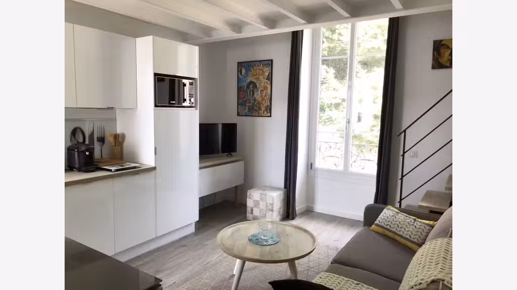 Villa divisée en 8 appartements meublés tourisme