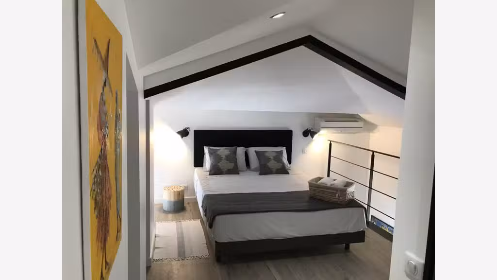 Villa divisée en 8 appartements meublés tourisme