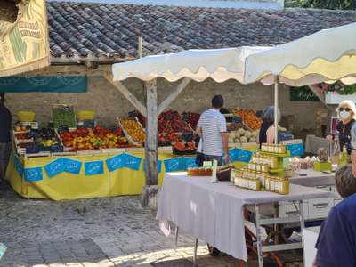 AV banc de marché saisonnier à La Flotte en Ré