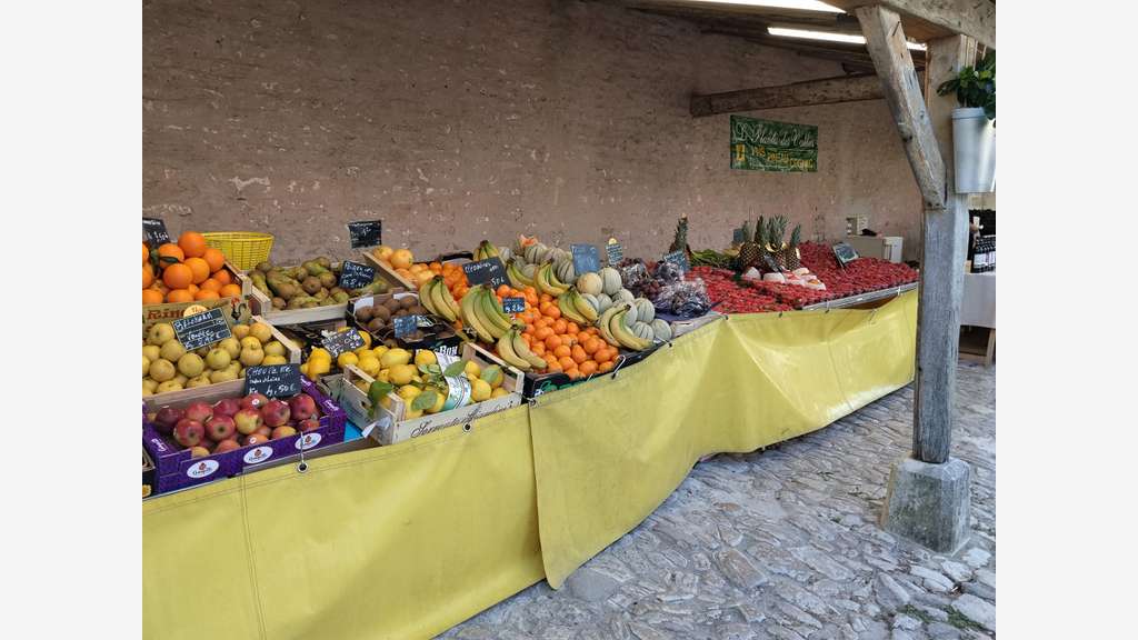 AV banc de marché saisonnier à La Flotte en Ré