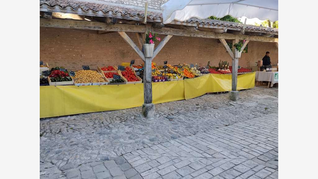 AV banc de marché saisonnier à La Flotte en Ré
