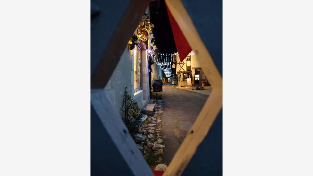 A vendre jolie épicerie fine dans village classé