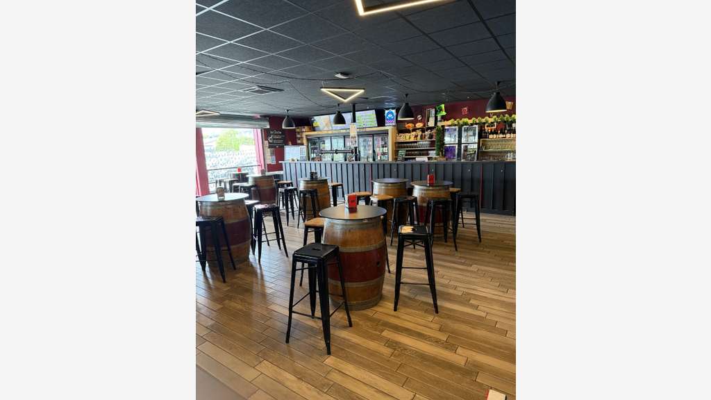 VANDB MARTIGUES - CAVE BAR - 650K€