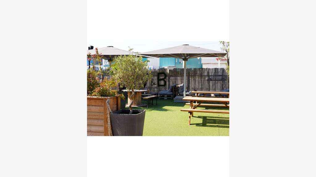 VANDB MARTIGUES - CAVE BAR - 650K€