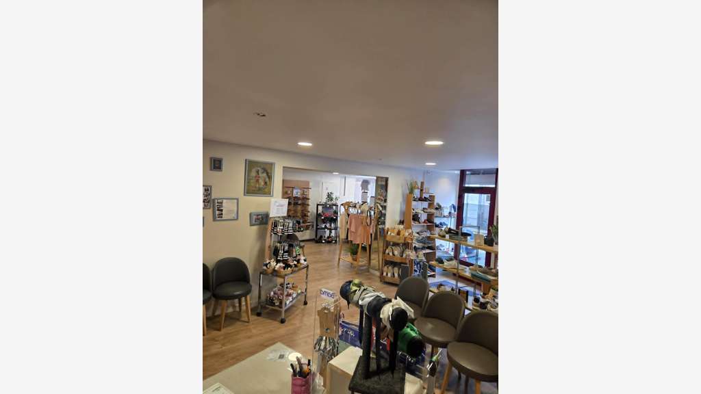 Magasin de chaussures renommé à vendre sur Hesdin