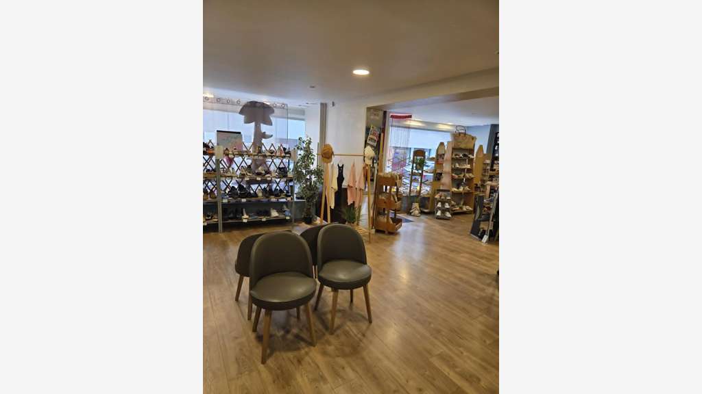 Magasin de chaussures renommé à vendre sur Hesdin