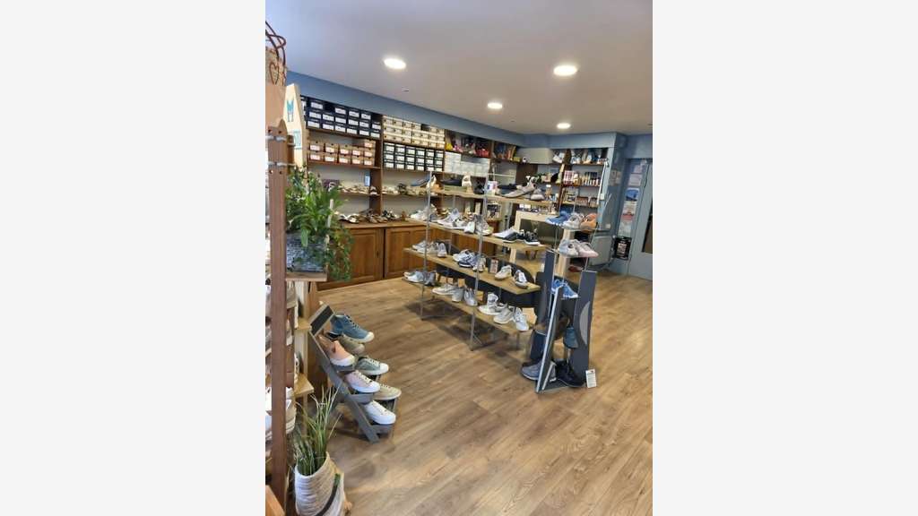 Magasin de chaussures renommé à vendre sur Hesdin