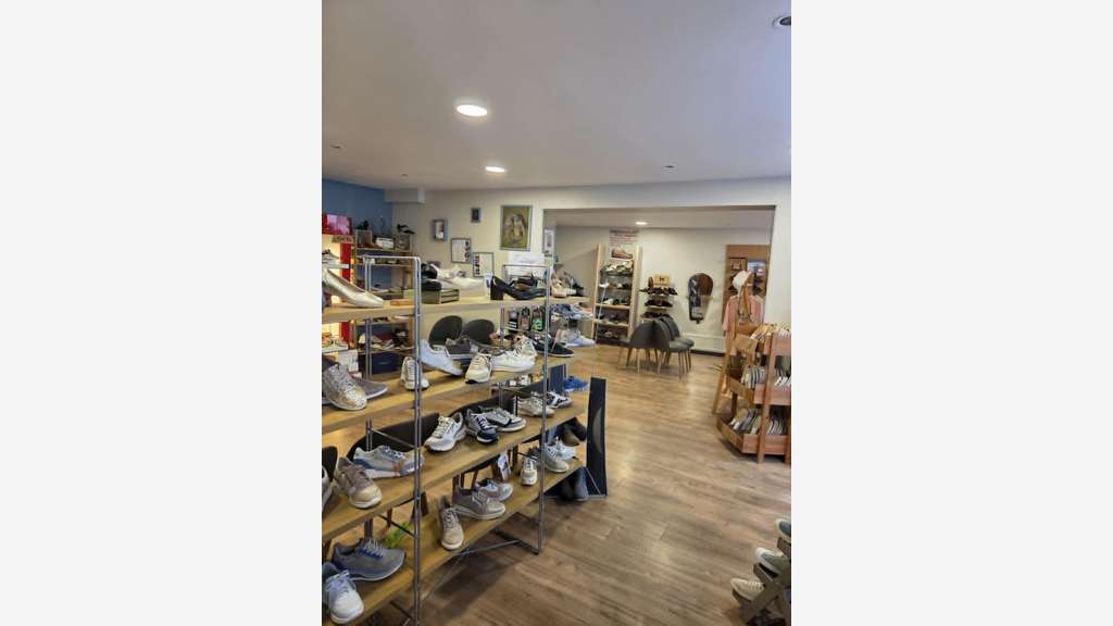 Magasin de chaussures renommé à vendre sur Hesdin