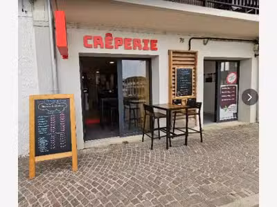 Creperie très réputée à vendre face au port
