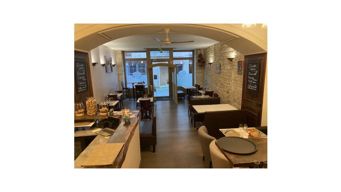 Ventre pizzeria au centre de St Jean d'Angely