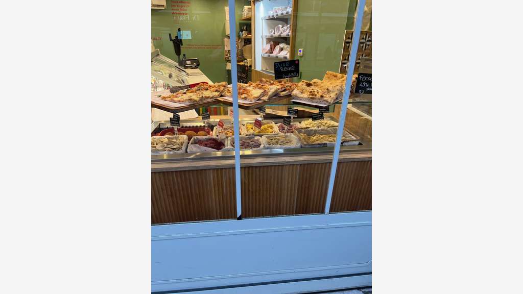 Vente magnifique épicerie traiteur italien à Paris