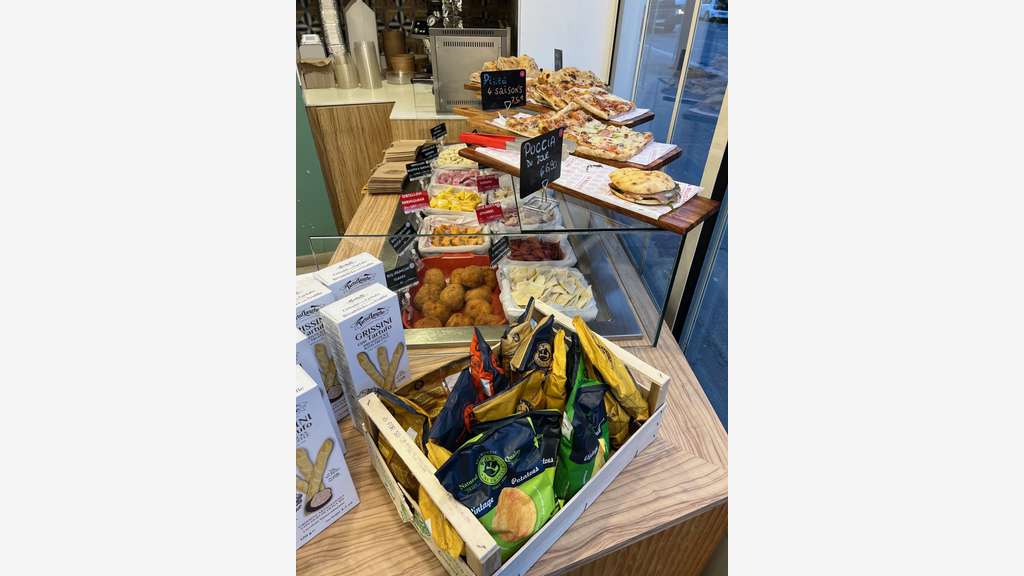 Vente magnifique épicerie traiteur italien à Paris