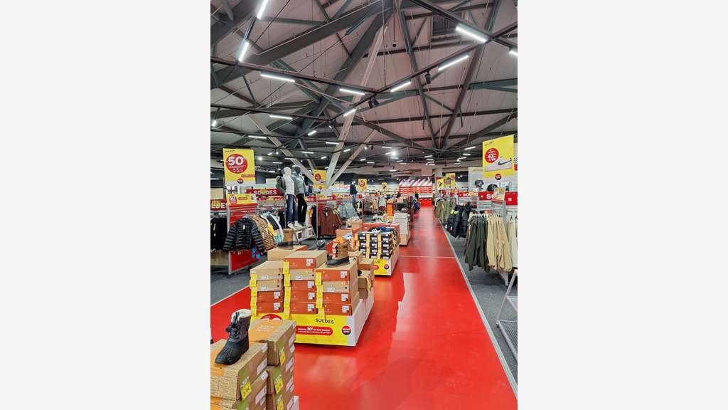 Vente FDC sport 2000 empl stratégique à Eragny