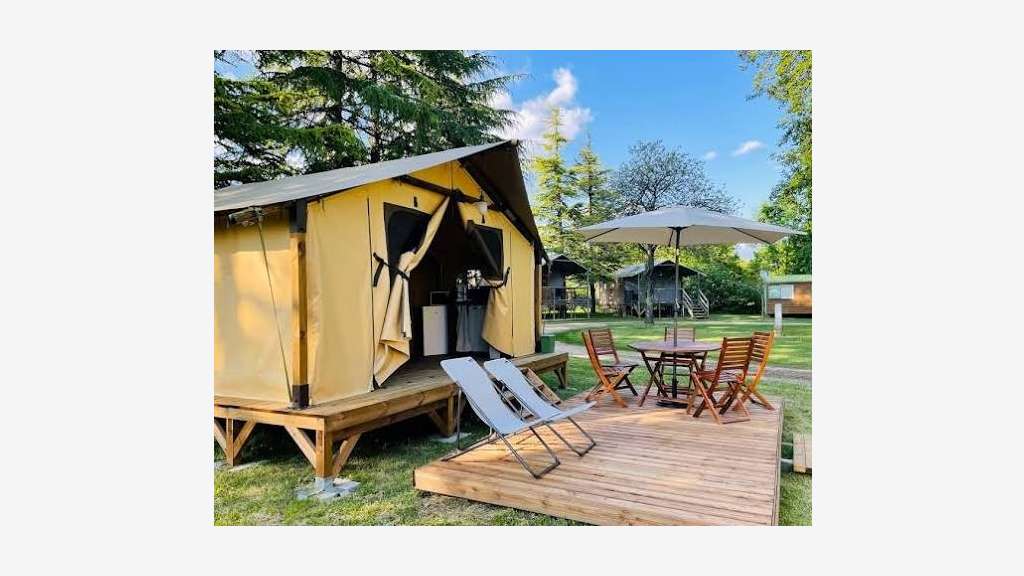 Camping 4* Premium Clé en Main (murs et fonds)