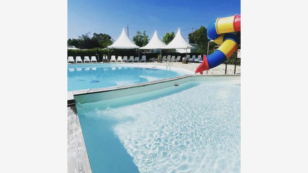 Camping 4* Premium Clé en Main (murs et fonds)