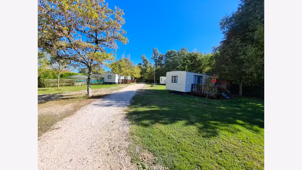Camping*** JOYAU au bords d'une rivière