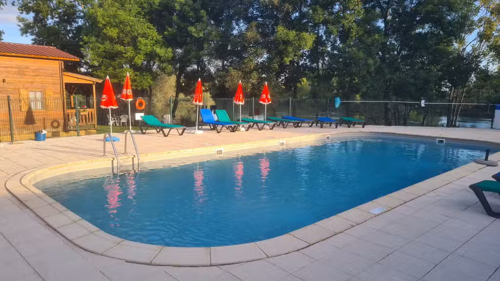 Camping*** JOYAU au bords d'une rivière