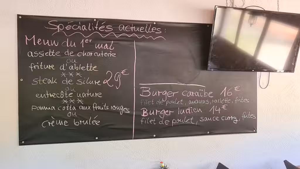 Camping*** JOYAU au bords d'une rivière