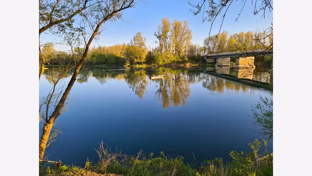 Camping*** JOYAU au bords d'une rivière