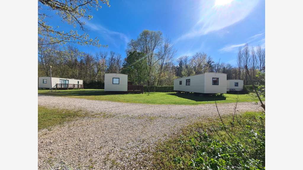 Camping*** JOYAU au bords d'une rivière