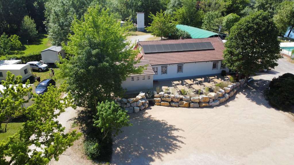 Camping*** JOYAU au bords d'une rivière