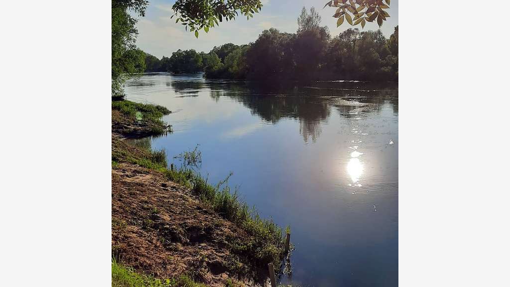Camping*** JOYAU au bords d'une rivière