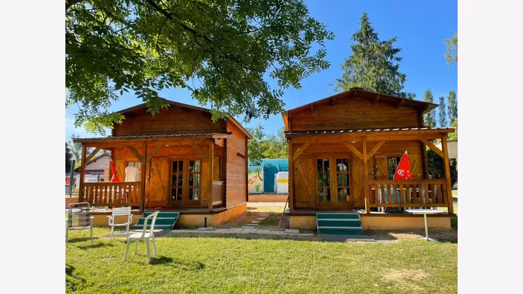 Camping*** JOYAU au bords d'une rivière
