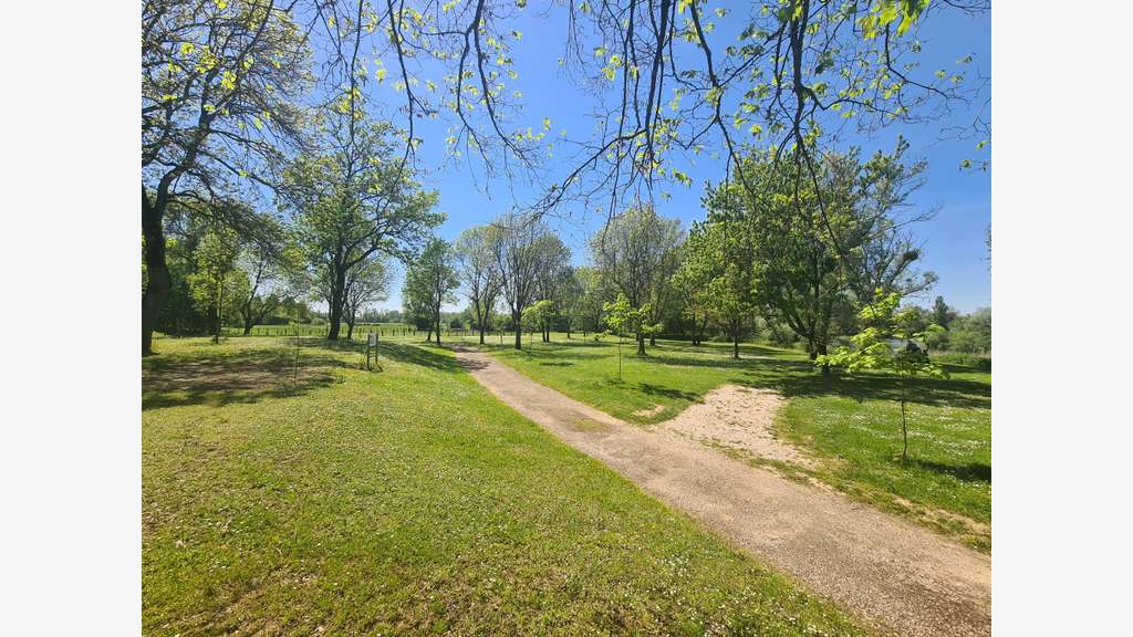 Camping*** JOYAU au bords d'une rivière