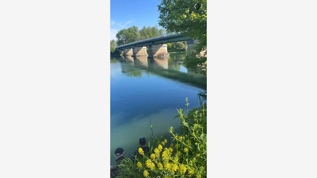 Camping*** JOYAU au bords d'une rivière