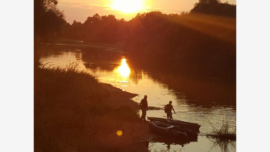 Camping*** JOYAU au bords d'une rivière