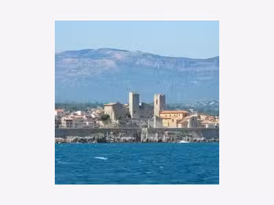 Camping à vendre 300m de la mer sur la Côte d'Azur