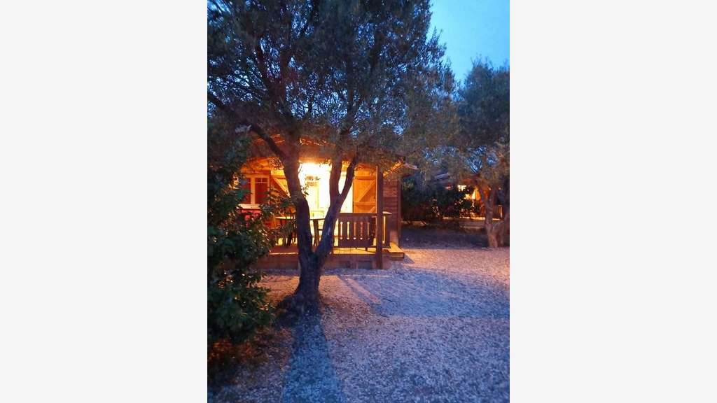 Vente FDC camping - restaurant dans les Corbières