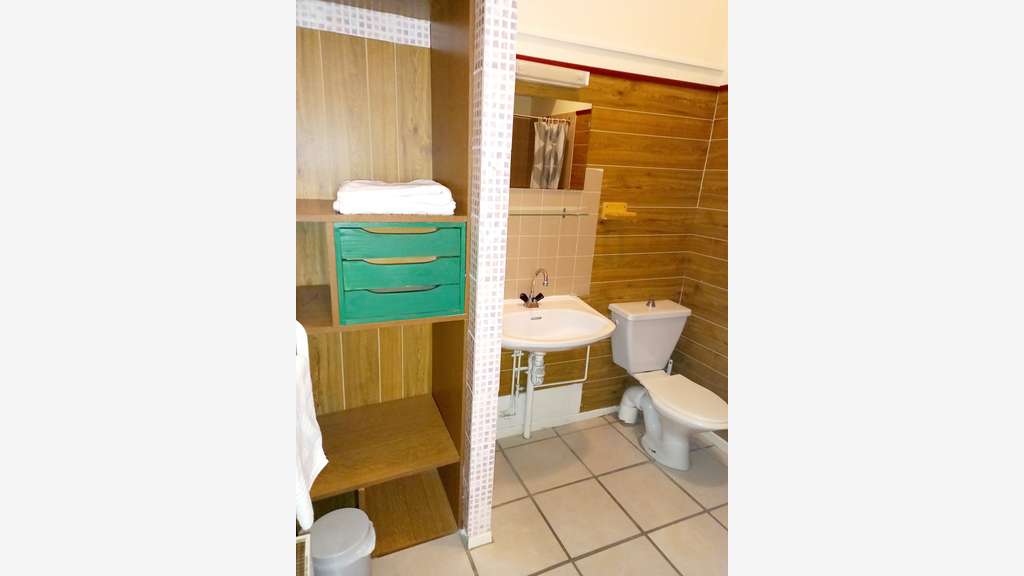 Vente FDC camping - restaurant dans les Corbières