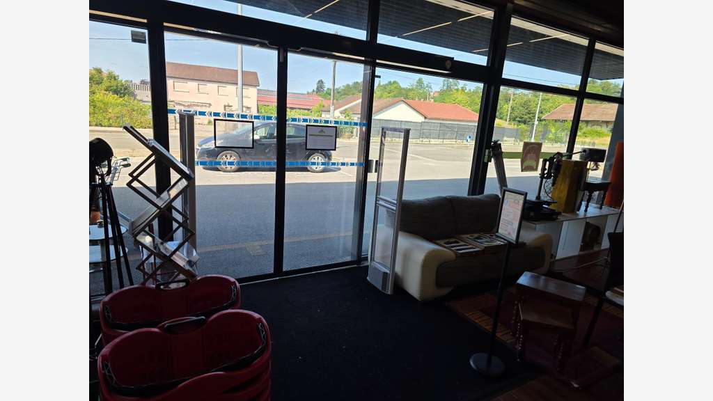 À vendre FDC dépôt-vente 600m² en ZAC à Dole