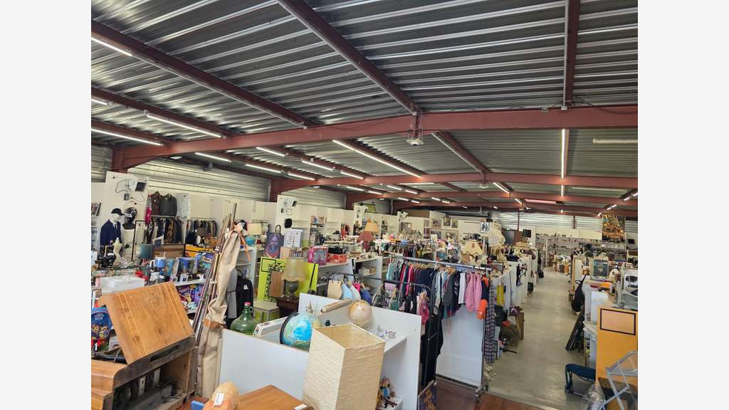 À vendre FDC dépôt-vente 600m² en ZAC à Dole