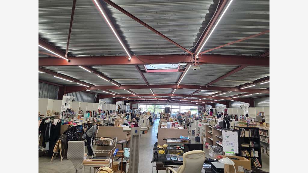 À vendre FDC dépôt-vente 600m² en ZAC à Dole