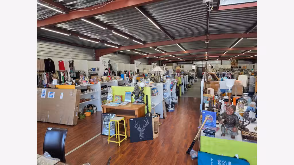 À vendre FDC dépôt-vente 600m² en ZAC à Dole