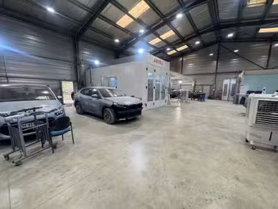 Vente carrosserie automobile Z.I les Milles