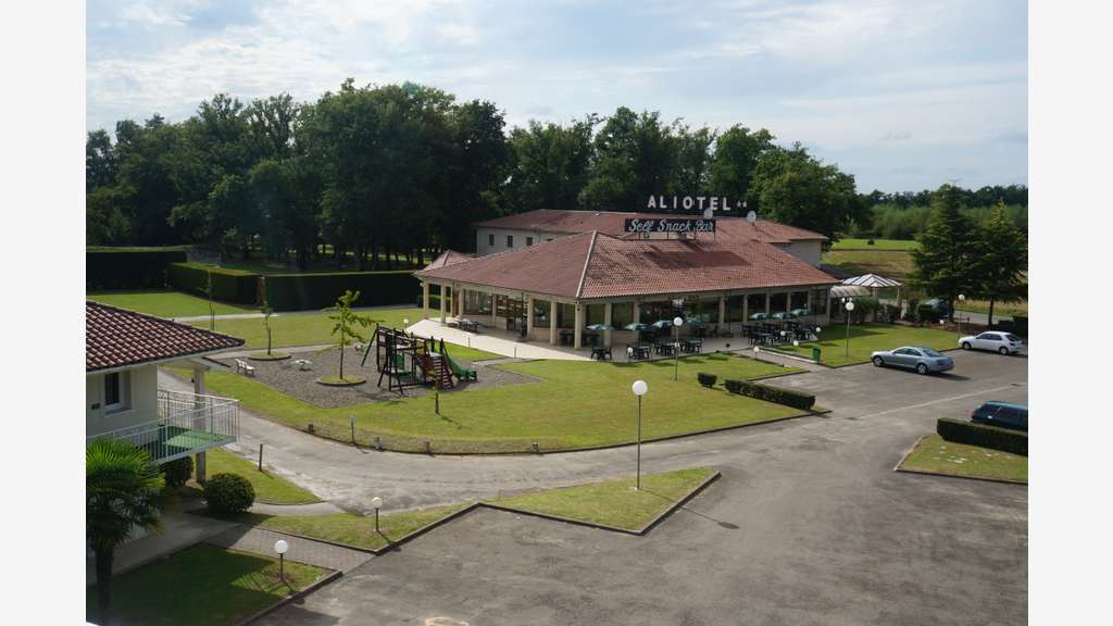 Hôtel avec extension validée 200 chambres