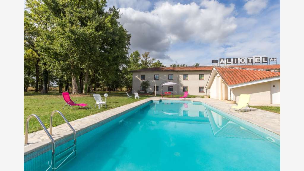 Hôtel avec extension validée 200 chambres