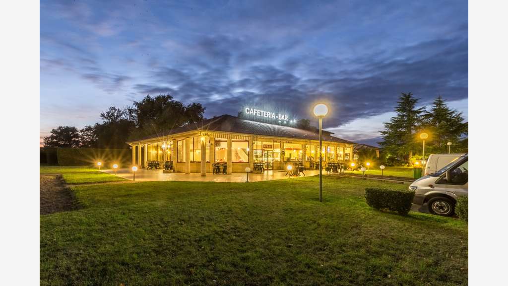 Hôtel avec extension validée 200 chambres