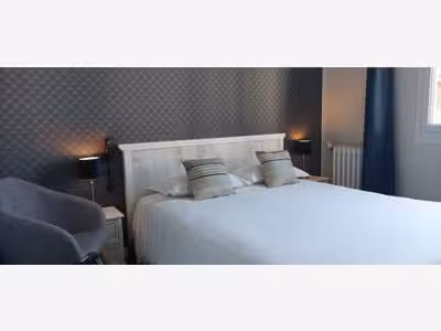 A VENDRE HOTEL BUREAU** DE CHARME, BORD DE MER